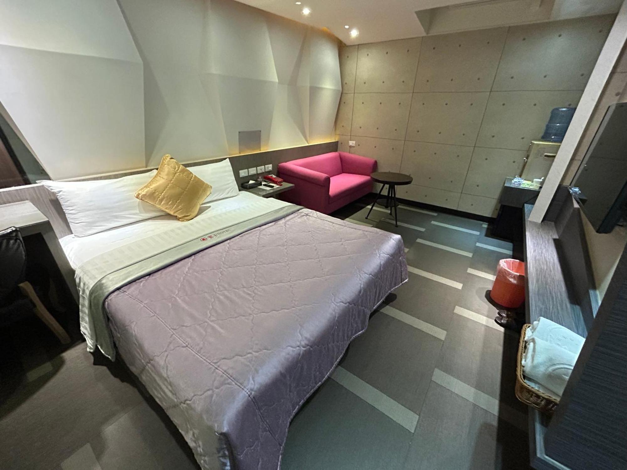 Benz Hotel Zhongli Exterior photo